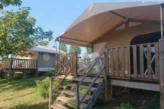 Camping Les Coteaux Du Lac 4*, Camping 4* à Chemillé sur Indrois (Indre et Loire) - Location Tente équipée pour 5 personnes - Photo N°1