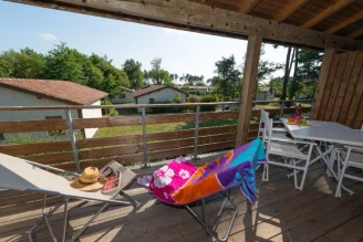 Camping Les Cottages Du Lac 3*, Camping 3* à Parentis en Born (Landes) - Location Appartement pour 7 personnes