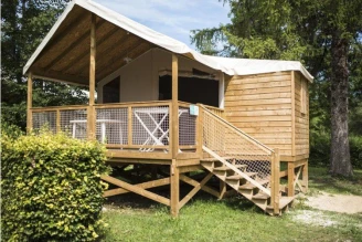 Camping Les Pêcheurs 3*, Camping 3* à Pont de Poitte (Jura) - Location Cabane pour 5 personnes - Photo N°1