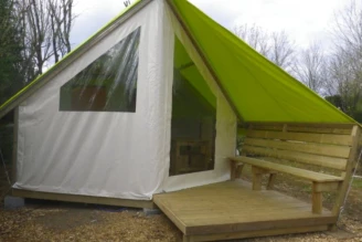 Camping Les Poutiroux 4*, Camping 4* à Limeuil (Dordogne) - Location Tente équipée pour 4 personnes - Photo N°1