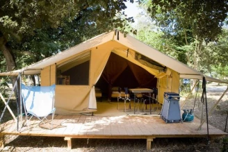 Camping Huttopia Sarlat 4*, Camping 4* à Sarlat la Canéda (Dordogne) - Location Tente équipée pour 4 personnes - Photo N°1