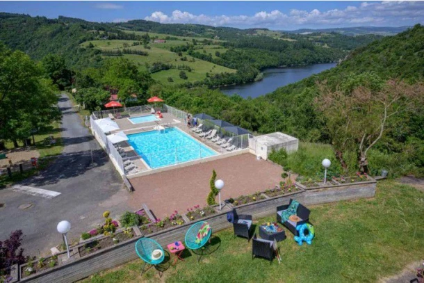 Camping De Mars 4*, Camping 4* à Cordelle (Loire) - Location Tente équipée pour 4 personnes - Photo N°2