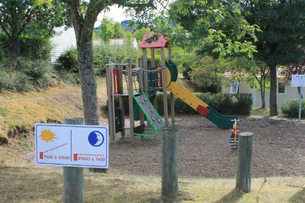 Camping De Mars 4*, Camping 4* à Cordelle (Loire) - Location Tente équipée pour 4 personnes - Photo N°7