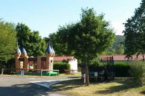 Camping De Mars 4*, Camping 4* à Cordelle (Loire) - Location Tente équipée pour 4 personnes - Photo N°10