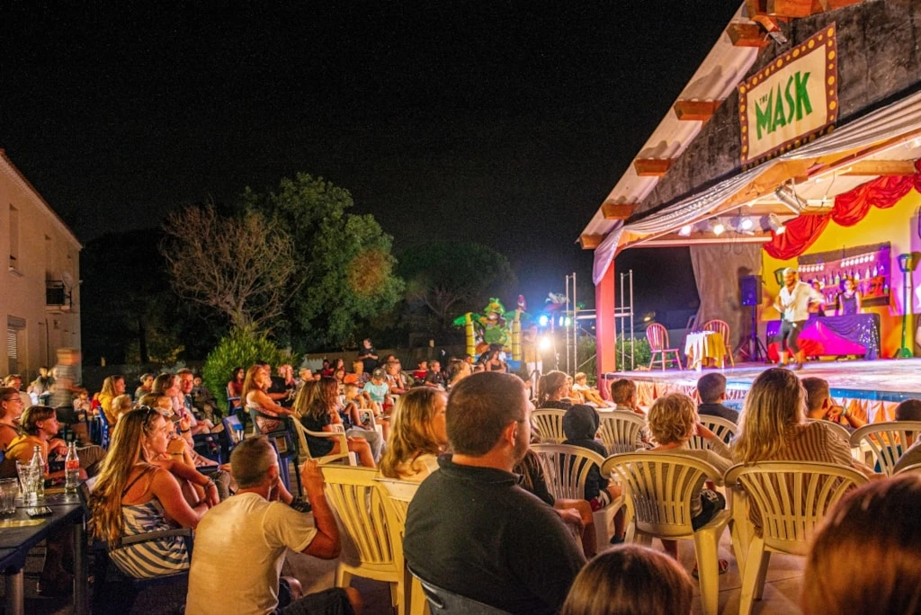 Camping les Mûriers 4*, Camping 4* à Vendres Plage (Hérault) - Location Chalet pour 4 personnes - Photo N°8