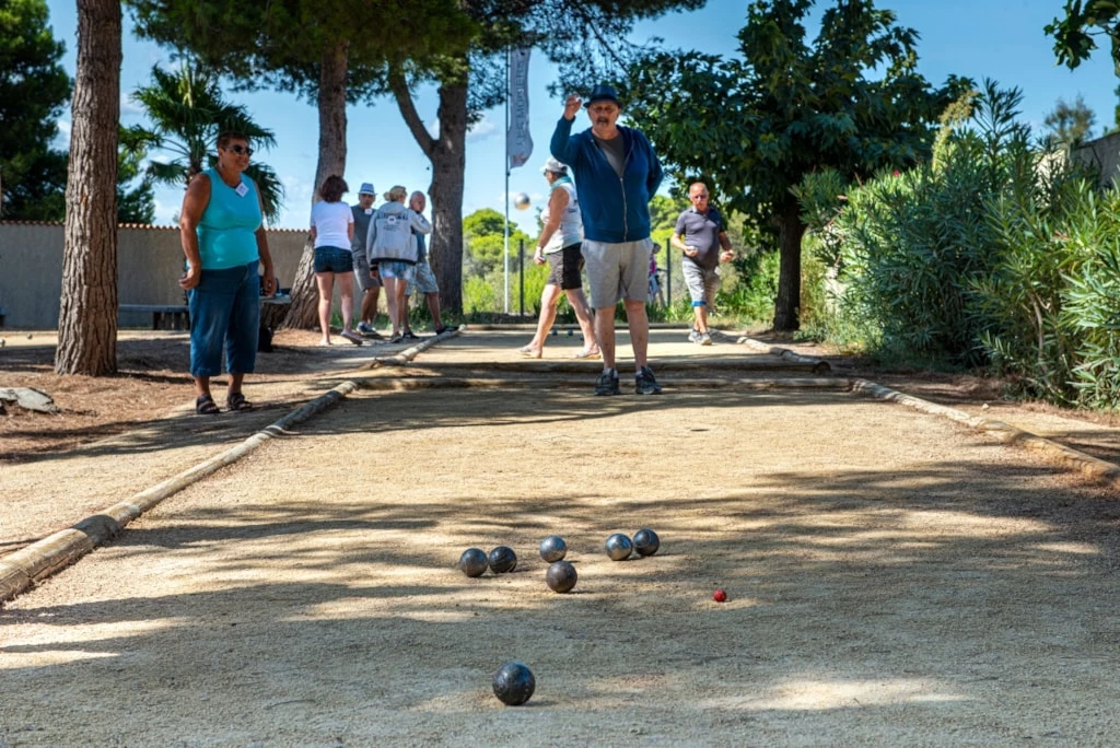 Camping les Mûriers 4*, Camping 4* à Vendres Plage (Hérault) - Location Chalet pour 4 personnes - Photo N°9