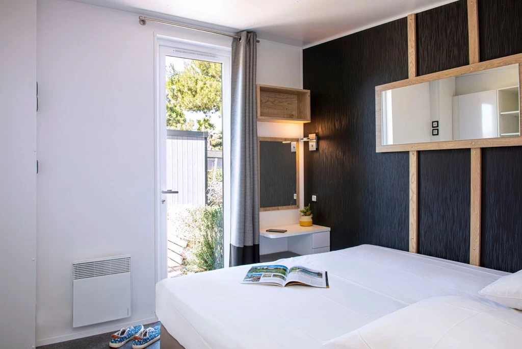 Camping les Mûriers 4*, Camping 4* à Vendres Plage (Hérault) - Location Chalet pour 4 personnes - Photo N°12
