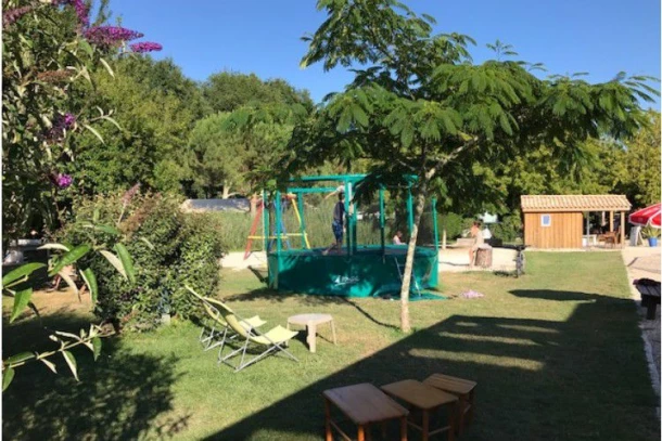 Camping La Chesnays 4* , Camping 4* à Vendays Montalivet (Gironde) - Location Chalet pour 6 personnes - Photo N°8