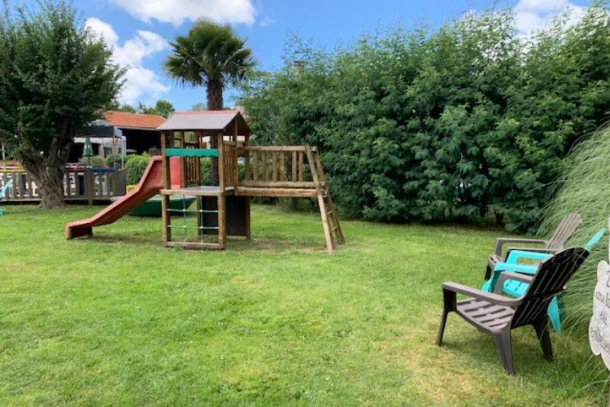 Camping La Chesnays 4* , Camping 4* à Vendays Montalivet (Gironde) - Location Chalet pour 6 personnes - Photo N°11
