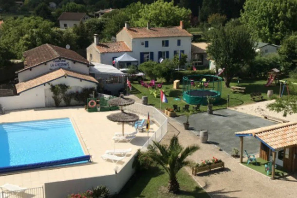 Camping La Chesnays 4* , Camping 4* à Vendays Montalivet (Gironde) - Location Chalet pour 6 personnes - Photo N°12