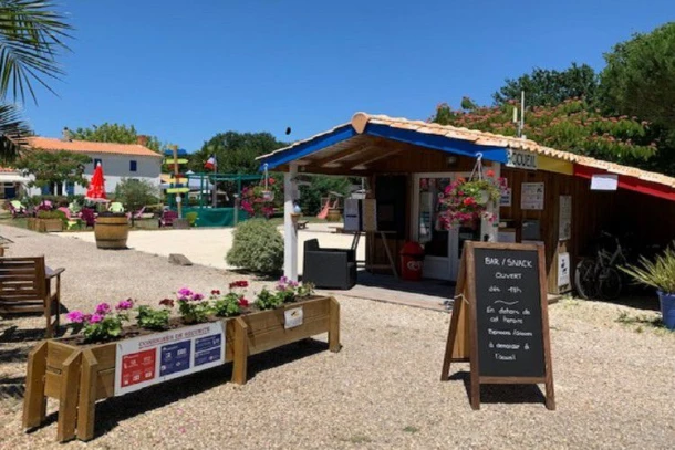 Camping La Chesnays 4* , Camping 4* à Vendays Montalivet (Gironde) - Location Chalet pour 6 personnes - Photo N°15