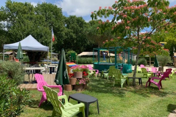 Camping La Chesnays 4* , Camping 4* à Vendays Montalivet (Gironde) - Location Chalet pour 6 personnes - Photo N°17