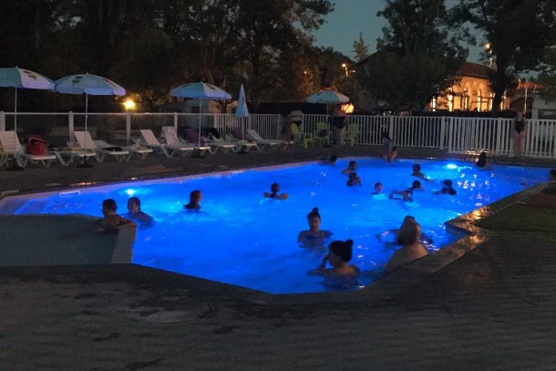 Camping La Cigaline 3*, Camping 3* à Montpon Ménestérol (Dordogne) - Location Tente équipée pour 5 personnes - Photo N°6