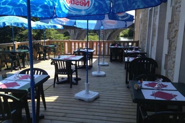 Camping La Cigaline 3*, Camping 3* à Montpon Ménestérol (Dordogne) - Location Tente équipée pour 5 personnes - Photo N°15