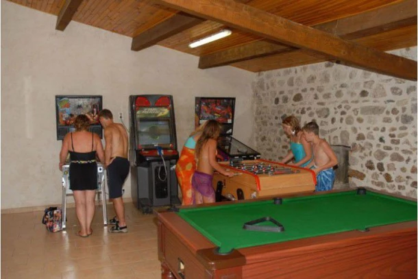 Camping La Plaine 4*, Camping 4* à Rosières (Ardèche) - Location Mobil Home pour 4 personnes - Photo N°8