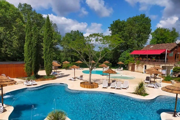 Camping La Truffière 3*, Camping 3* à Saint Cirq Lapopie (Lot) - Location Tente équipée pour 4 personnes - Photo N°2