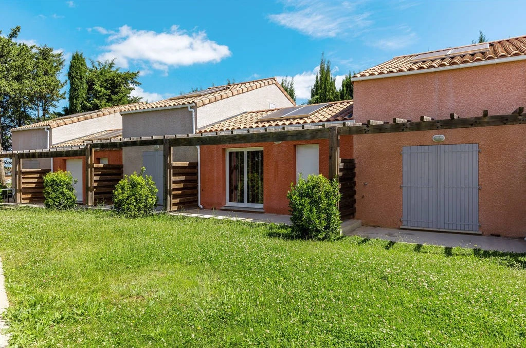Domaine de Bacchus 3*, Camping 3* à Saint Christol (Hérault) - Location Villa pour 2 personnes - Photo N°2