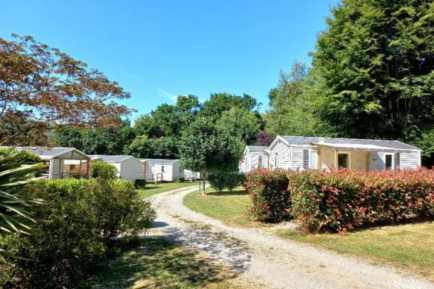 Camping Les Cerisiers 3*, Camping 3* à Guillac (Morbihan) - Location Tente équipée pour 6 personnes - Photo N°2