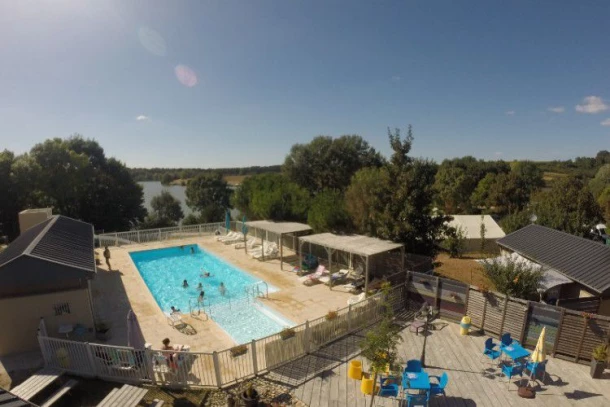 Camping Les Coteaux Du Lac 4*, Camping 4* à Chemillé sur Indrois (Indre et Loire) - Location Tente équipée pour 5 personnes - Photo N°2