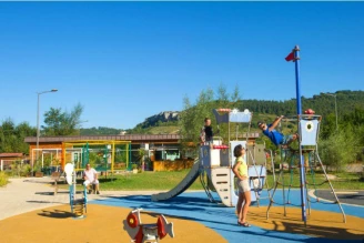 Camping Ecologique La Roche d'Ully 4*, Camping 4* à Ornans (Doubs) - Location Chalet pour 4 personnes - Photo N°4