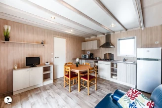 Camping Les Violettes 4*, Camping 4* à La Faute sur Mer (Vendée) - Location Chalet pour 6 personnes - Photo N°4