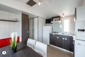 Camping Les Violettes 4*, Camping 4* à La Faute sur Mer (Vendée) - Location Mobil Home pour 4 personnes - Photo N°3