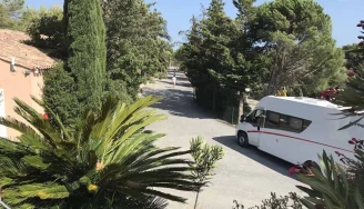 Camping La Grange Neuve 3*, Camping 3* à Sigean (Aude) - Location Roulotte pour 2 personnes - Photo N°8