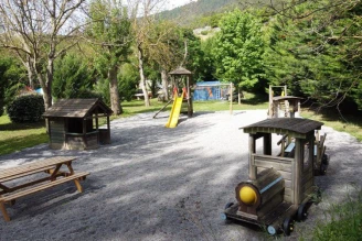 Camping Le Pont 3*, Camping 3* à Rivière sur Tarn (Aveyron) - Location Mobil Home pour 4 personnes - Photo N°4