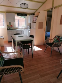 Camping Verbéla 4*, Camping 4* à Noves (Bouches du Rhône) - Location Chalet pour 5 personnes - Photo N°2