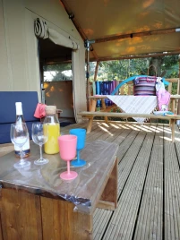 Camping Verbéla 4*, Camping 4* à Noves (Bouches du Rhône) - Location Tente équipée pour 4 personnes - Photo N°3