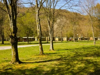 Domaine d'Haulmé 3*, Camping à Haulmé (Ardennes) - Location Cabane pour 4 personnes - Photo N°2