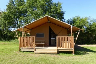 Camping Domaine de la Noguière 4*, Camping 4* à Le Muy (Var) - Location Tente équipée pour 6 personnes - Photo N°1