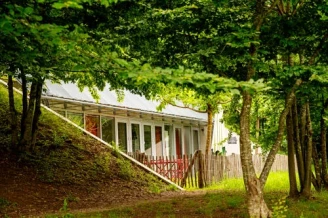 Gîtes Troglodytes aux Collines de Sainte-Féréole , Camping à Sainte Féréole (Corrèze) - Location Gite pour 8 personnes - Photo N°3