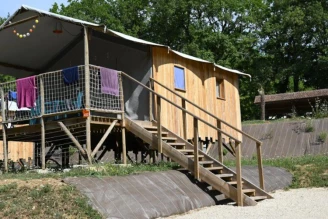 Camping Lac Aux Oiseaux 4*, Camping 4* à Martiel (Aveyron) - Location Cabane pour 4 personnes - Photo N°1