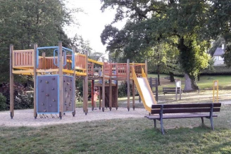 Camping Le Parc de Vaux 3*, Camping 3* à Ambrières les Vallées (Mayenne) - Location Chalet pour 4 personnes - Photo N°7