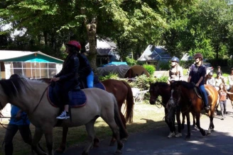 Camping Le Parc de Vaux 3*, Camping 3* à Ambrières les Vallées (Mayenne) - Location Chalet pour 4 personnes - Photo N°11