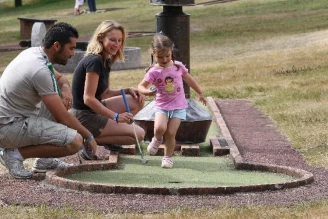 Camping Le Parc de Vaux 3*, Camping 3* à Ambrières les Vallées (Mayenne) - Location Chalet pour 4 personnes - Photo N°13