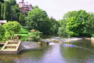 Camping Le Parc de Vaux 3*, Camping 3* à Ambrières les Vallées (Mayenne) - Location Chalet pour 4 personnes - Photo N°19