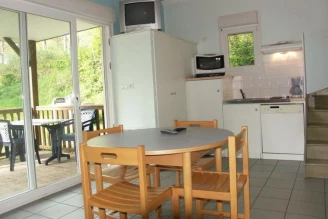 Camping Le Parc de Vaux 3*, Camping 3* à Ambrières les Vallées (Mayenne) - Location Chalet pour 4 personnes - Photo N°22
