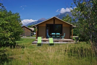 Camping Les Prés Hauts 4*, Camping 3* à Sisteron (Alpes de Haute Provence) - Location Cabane pour 6 personnes - Photo N°1