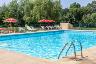 Camping Les Prés Hauts 4*, Camping 4* à Sisteron (Alpes de Haute Provence) - Location Mobil Home pour 4 personnes - Photo N°2