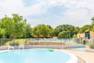 Camping Les Prés Hauts 4*, Camping 4* à Sisteron (Alpes de Haute Provence) - Location Mobil Home pour 4 personnes - Photo N°3
