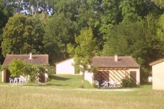 Camping Les Vignes 3*, Camping 3* à Puy l'Évêque (Lot) - Location Gite pour 4 personnes - Photo N°1