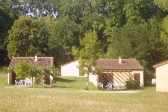 Camping Les Vignes 3*, Camping 3* à Puy l'Évêque (Lot) - Location Gite pour 6 personnes - Photo N°1
