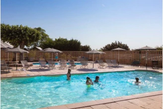 Camping Huttopia Meursault 3*, Camping 3* à Meursault (Côte d'Or) - Location Chalet pour 5 personnes - Photo N°2