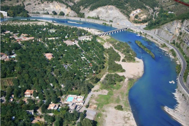 Camping Aloha Plage 4*, Camping 4* à Sampzon (Ardèche) - Location Mobil Home pour 6 personnes - Photo N°4