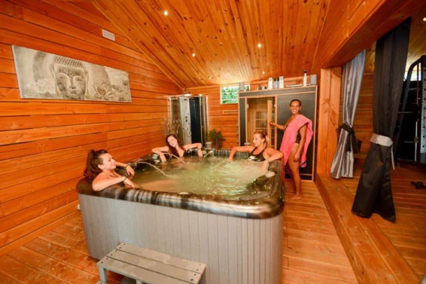 Camping Aloha Plage 4*, Camping 4* à Sampzon (Ardèche) - Location Mobil Home pour 6 personnes - Photo N°7