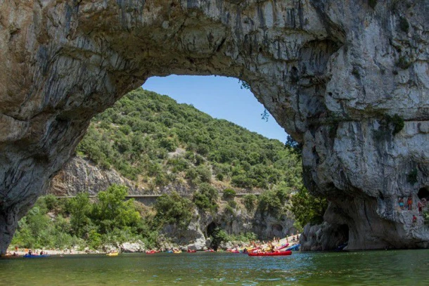 Camping Aloha Plage 4*, Camping 4* à Sampzon (Ardèche) - Location Mobil Home pour 6 personnes - Photo N°13