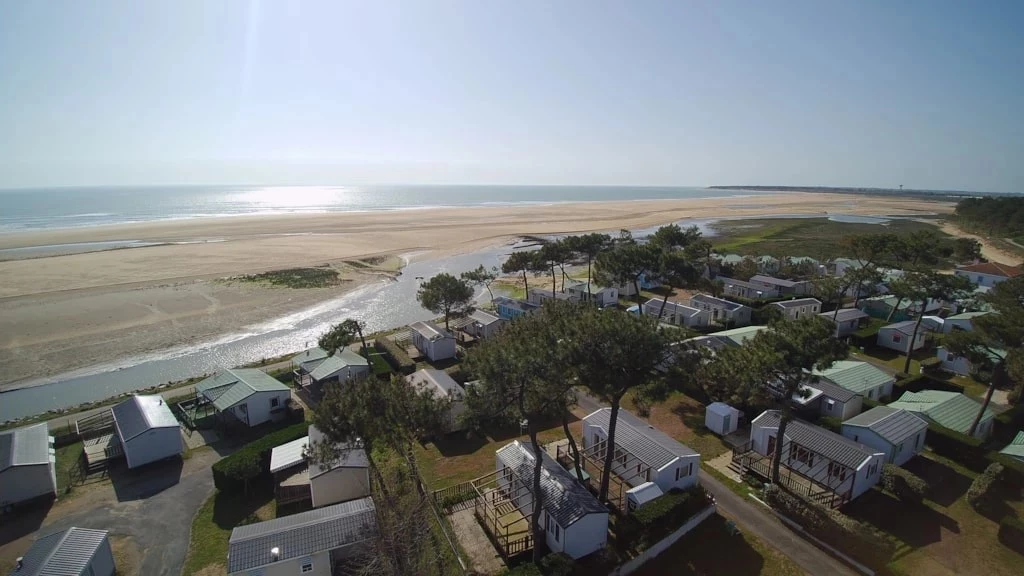 Camping Les Violettes 4*, Camping 4* à La Faute sur Mer (Vendée) - Location Mobil Home pour 6 personnes - Photo N°12