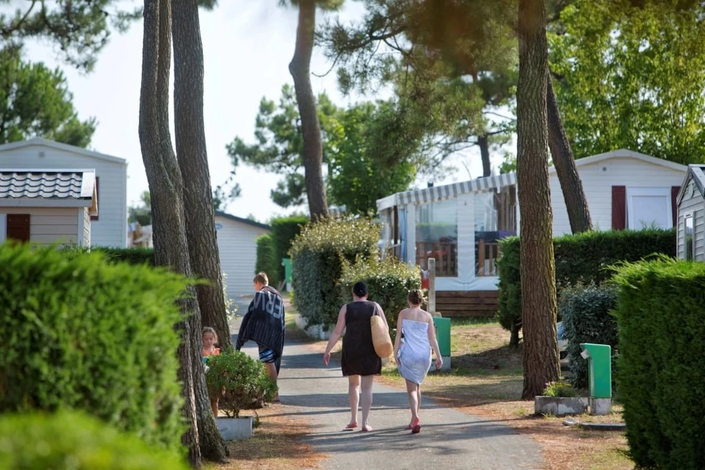 Camping Les Violettes 4*, Camping 4* à La Faute sur Mer (Vendée) - Location Mobil Home pour 6 personnes - Photo N°12